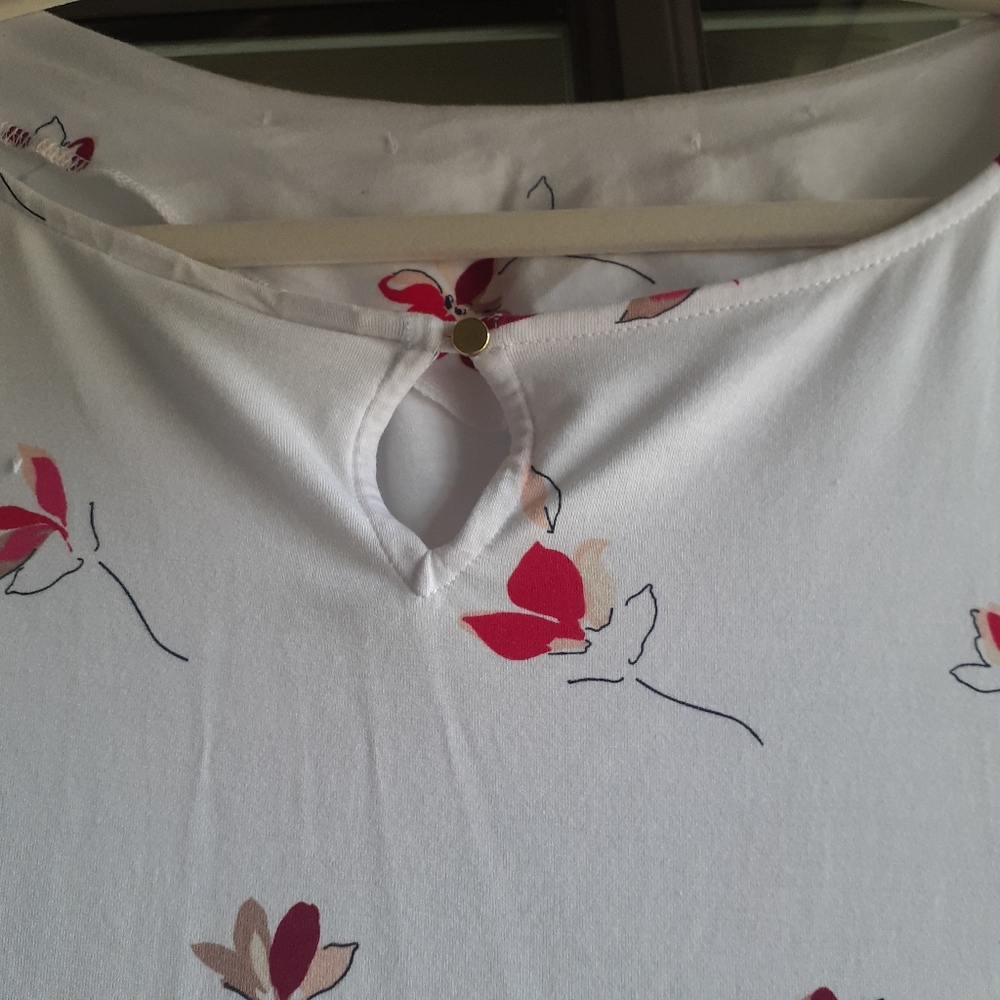 Liz Clairborne Floral White and Pink Pleated Flowy Women's Top Blouse Size 1X - Picture 4 of 8